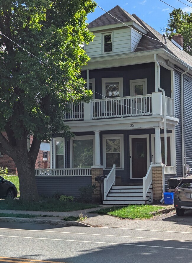 Foto del edificio - 32 Pawling Avenue