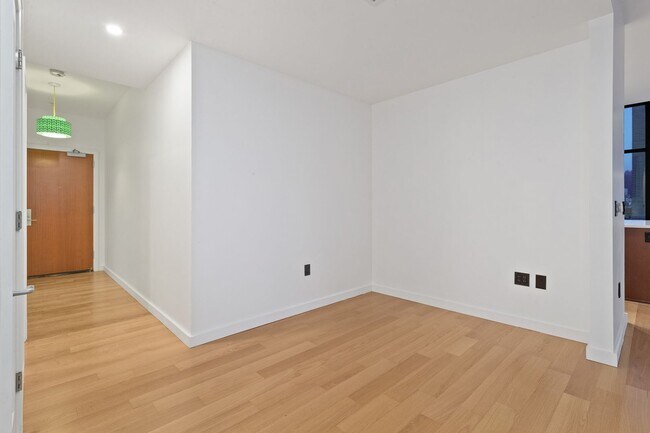 Foto del edificio - Exquisite 1BD/1.5BTH Condo Unit in the Pea...