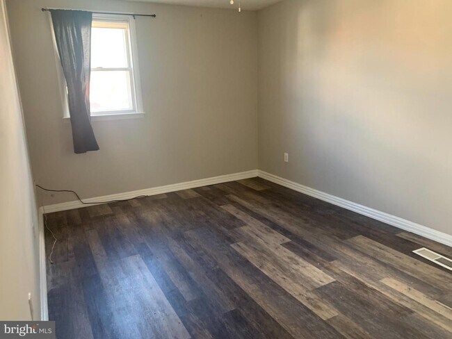 Foto del edificio - 7946 Summerdale Ave