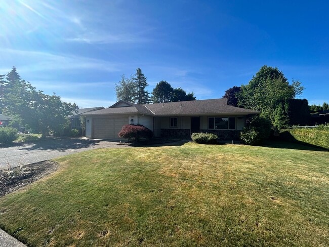 Building Photo - Beautifully Renovated Mid-Century Home in ...