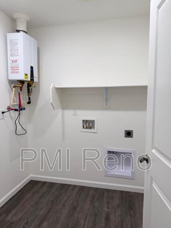 Foto del edificio - 645 McGill Dr