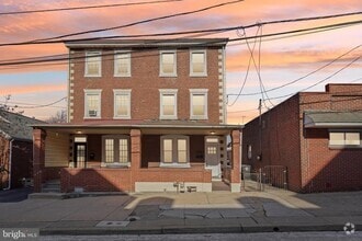 Building Photo - 309 W Elm St