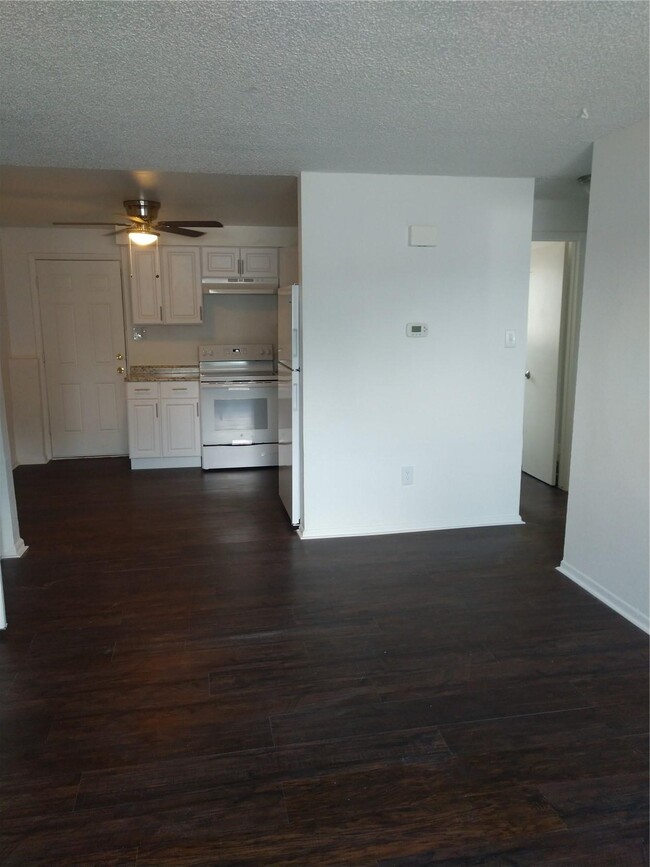 Building Photo - 335 Gahart Dr