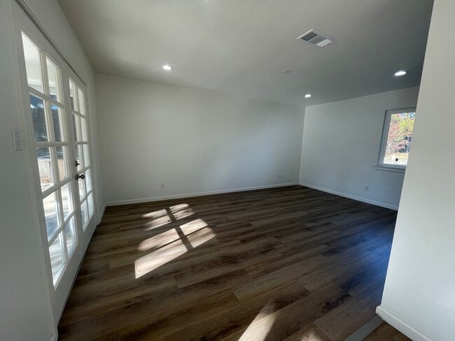 Building Photo - 3882 Arrowhead Dr