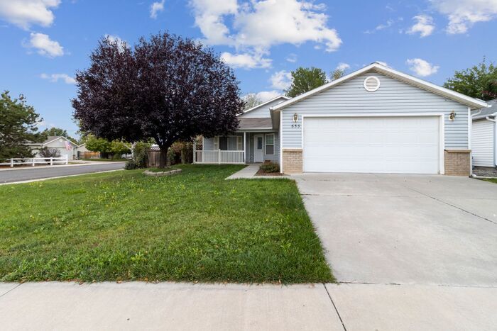 Primary Photo - Wonderful 3 Bedroom Home with New Flooring...