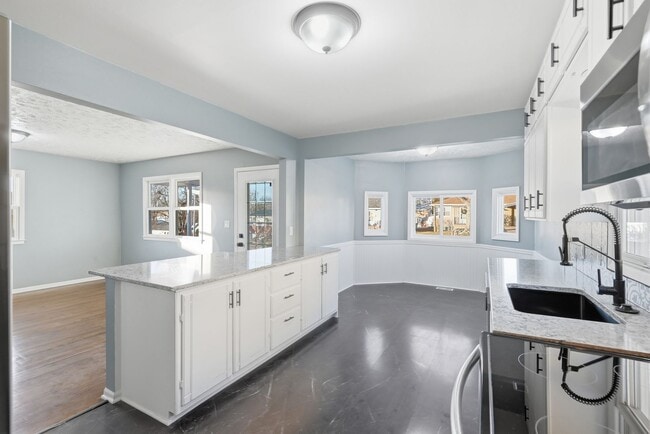 Building Photo - Fully remodeled 4 bed charmer