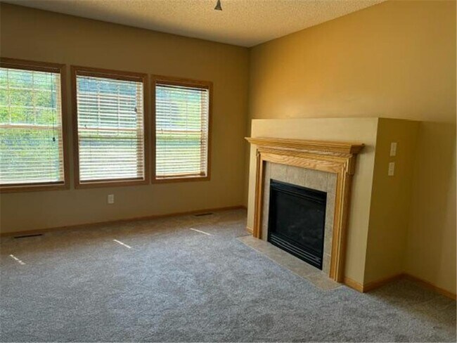 Building Photo - 5017 Everest Ln N