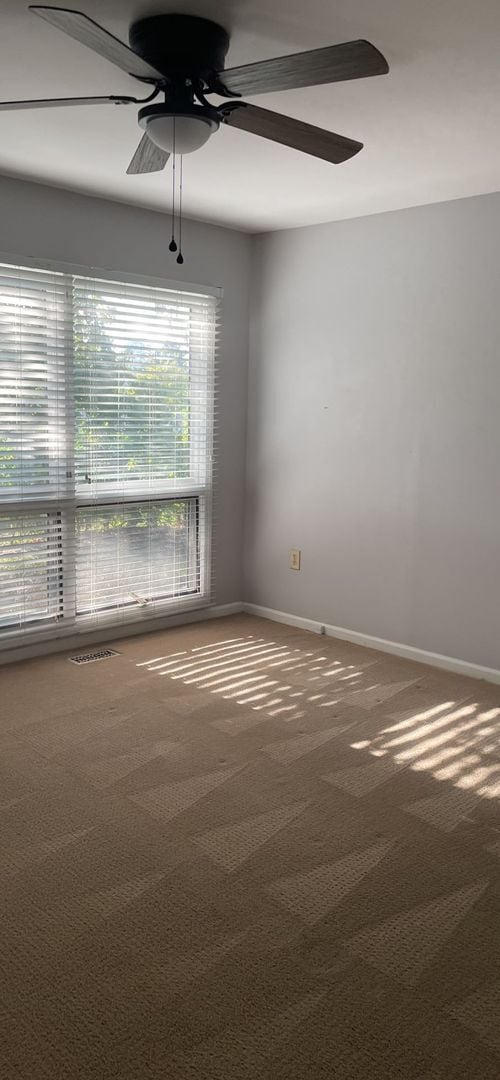 Building Photo - 3 bedroom/2 bath unfurnished condo water a...