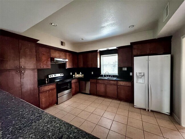 Building Photo - 46410 I-10