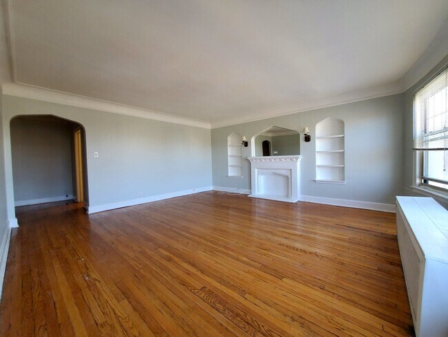 Building Photo - 6113 N Francisco Ave