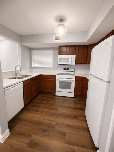 Building Photo - 2435 Sunflower Dr