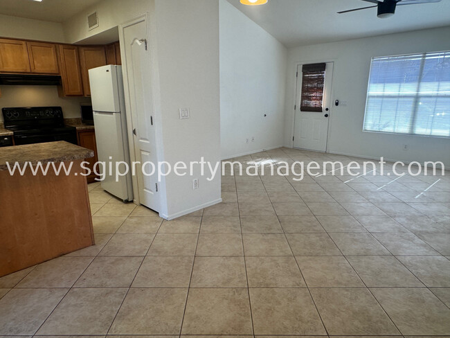 Foto del edificio - North Phoenix home on huge lot for rent