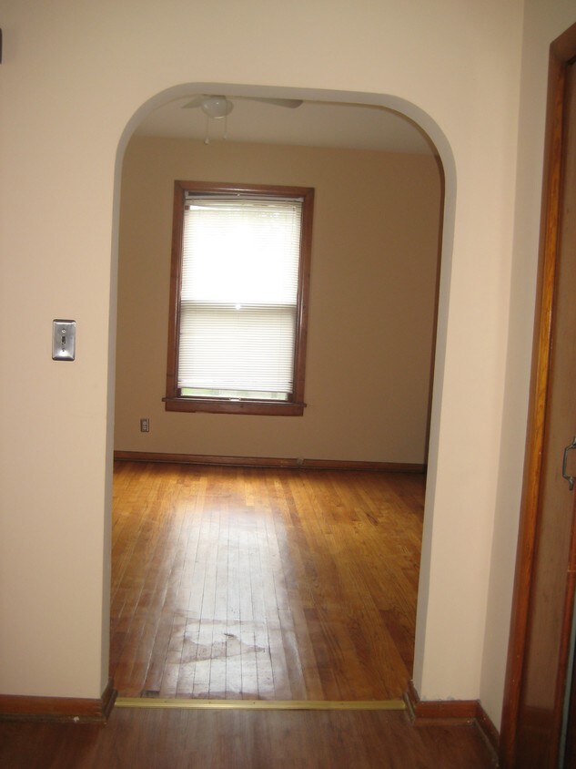 Building Photo - 705 W Washington St