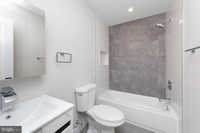 Foto del edificio - 2218 N Franklin St