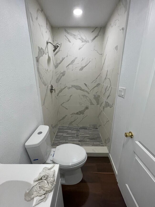 Foto del edificio - 2375 Burnet St