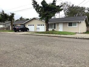 Building Photo - 3410-3420 Spruce St