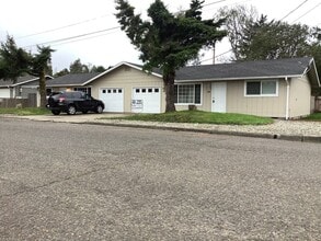 Building Photo - 3410-3420 Spruce St