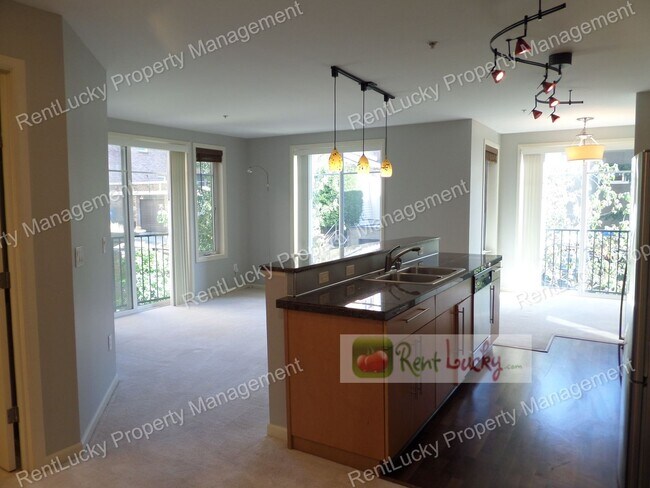 Foto del edificio - GORGEOUS & LARGE 1-Bedroom Unit w/Office N...