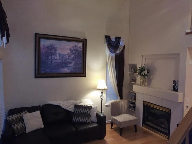 Building Photo - 557 Stellars Jay Dr