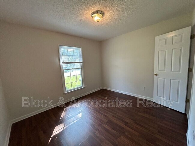 Foto del edificio - 6088 Yeaton Glen Dr