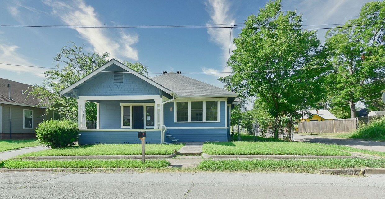 Primary Photo - 2615 Polk- House
