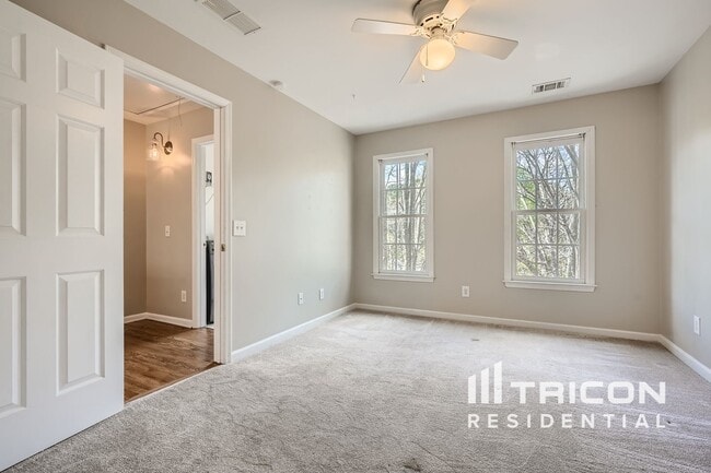 Foto del edificio - 712 Gardenside Cir SE