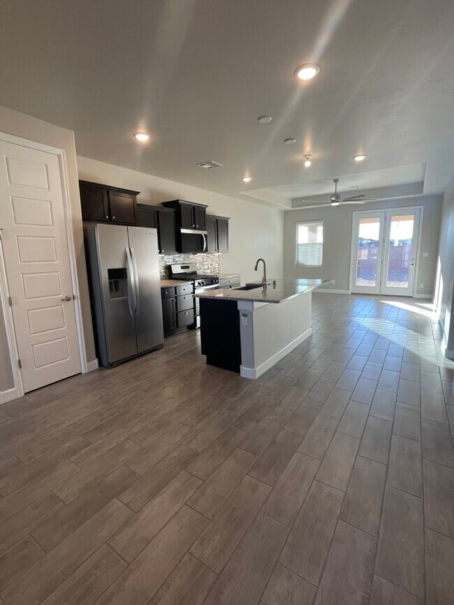 Building Photo - 2451 Camino Plata Loop NE