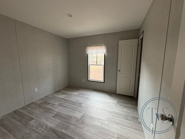 Building Photo - 3204 Luke Rd