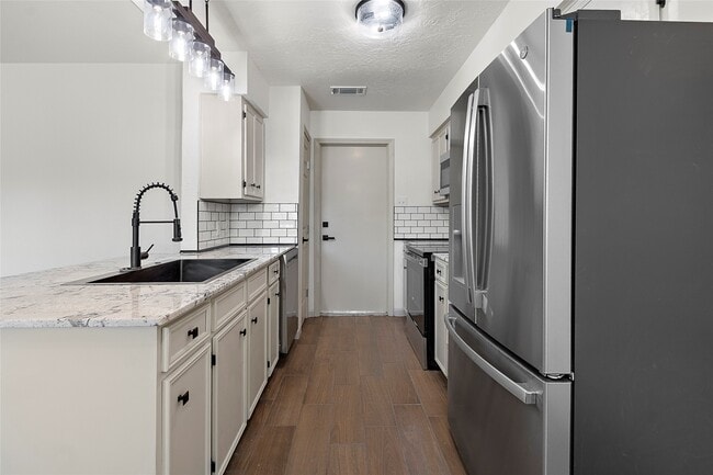 Building Photo - 3865 Jasmine Dr