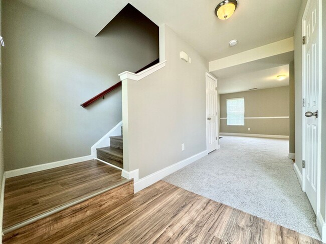 Building Photo - 3 Bed, 2 Bath Home with Fenced Backyard and 2 Car Garage