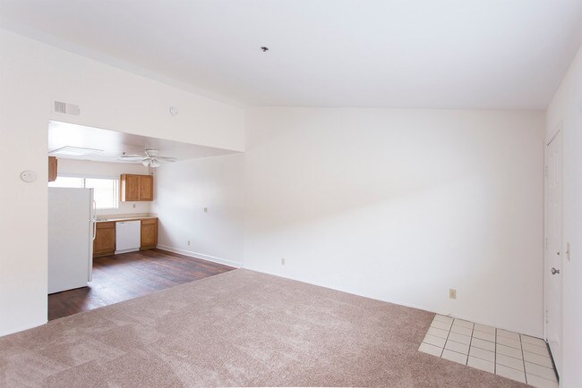 Building Photo - SPRING VALLEY. 2 Bed/2 Bath w/AC!