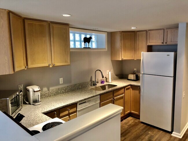 Kitchen - 514 Literary Rd