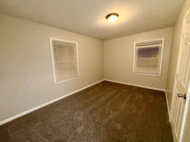 Foto del edificio - 1320 S Crane St