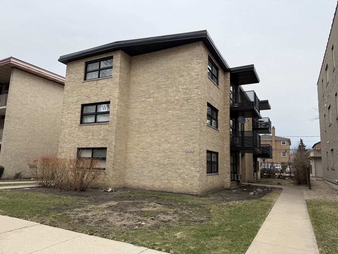 Primary Photo - 2431 N 76th Ct