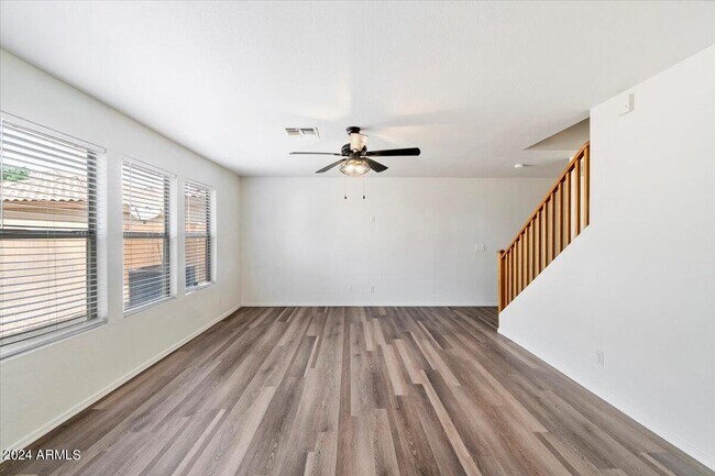 Building Photo - 2172 W Spruce Dr
