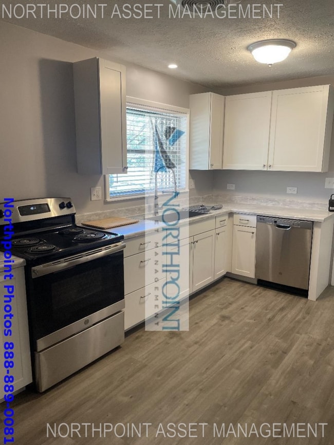 Photo - Charming Ranch-Style Residence With Three ... House