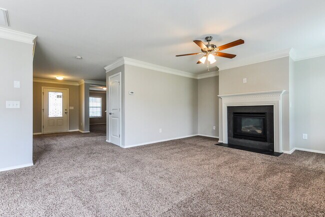 Building Photo - 440 Kerriann Ln