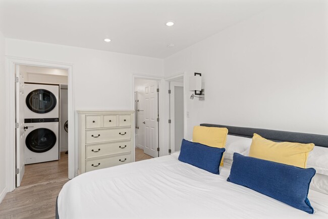 Building Photo - Charming 1BR/1BA Cottage at the Beach - Ca...