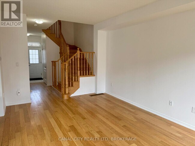 Photo du bâtiment - 51 Esther Cres