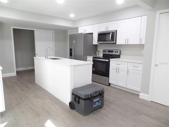 Building Photo - 4201 Shadow Wood Dr