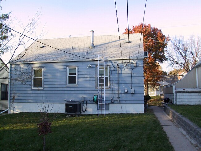 Building Photo - 6039 Blondo St