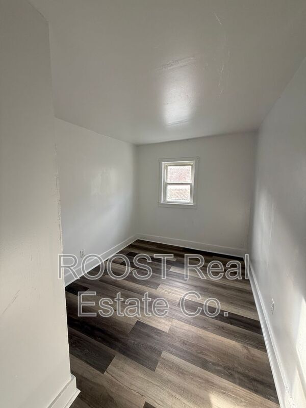 Building Photo - 124 S Chillicothe St