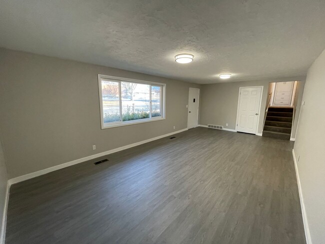 Foto del edificio - 4 Bed/1.5 Home Bath in Ogden