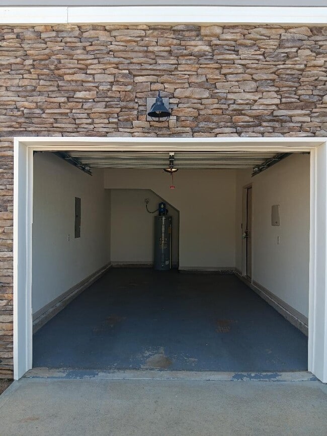 Building Photo - 724 Buddy Ct