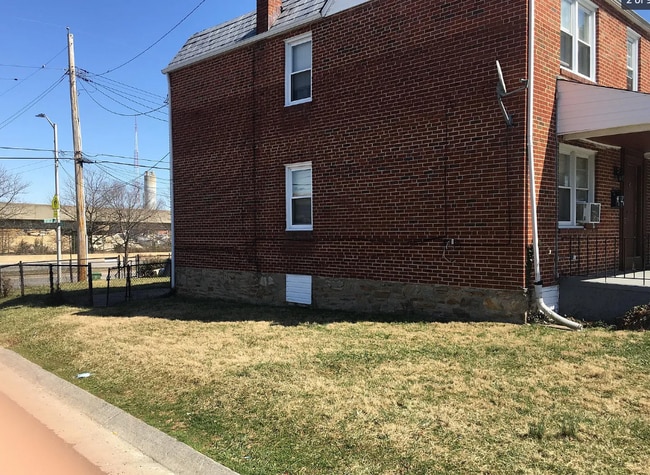 Side yard - 3636 Columbus Dr
