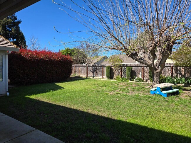Foto del edificio - Charming 3BD/2BA Home in Quiet Cul-De-Sac with Solar & Included Landscaping