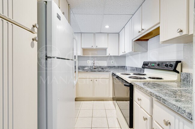 Foto del edificio - Oceanfront 2BR/2BA High-Rise Condo – Dayto...