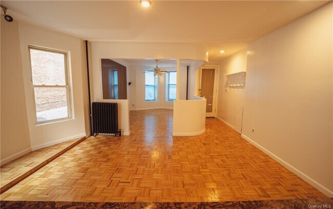 Building Photo - 828 Manida St