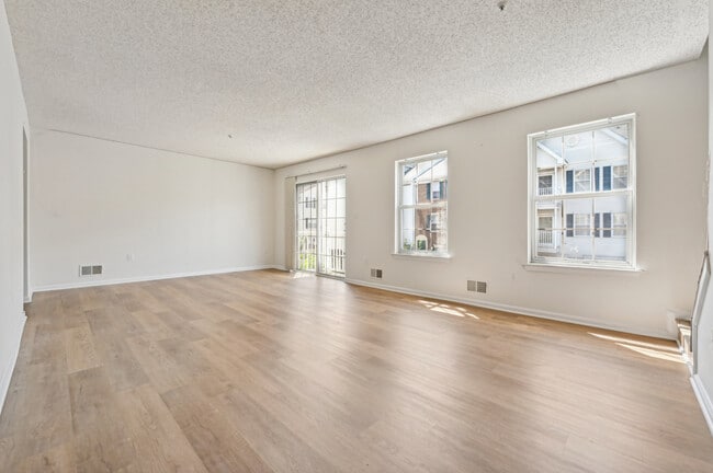 Foto del edificio - 48 Cornerstone Ln