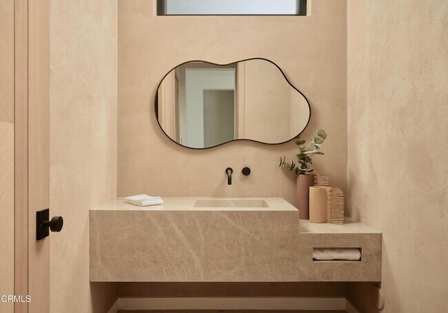 Building Photo - 11638 Kling St